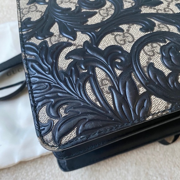 **AUTHENTIC GUCCI ARABESQUE HANDBAG** - Picture 8 of 16